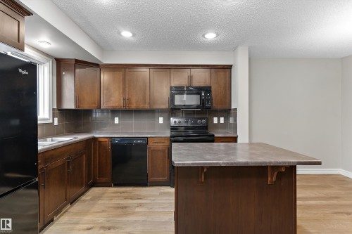 2174 Trumpeter Way Nw, Edmonton, AB - Indoor Photo Showing Kitchen