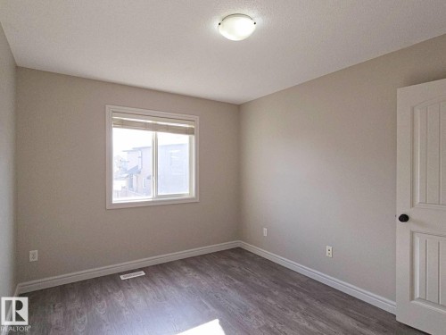 11525 18A Avenue Sw, Edmonton, AB 