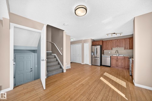 9333 103A Avenue Nw, Edmonton, AB 
