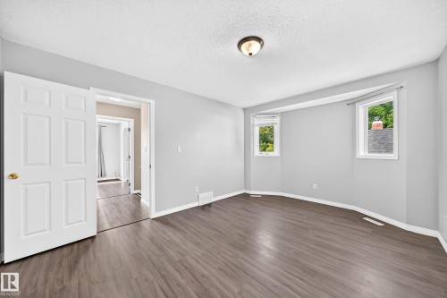 9333 103A Avenue Nw, Edmonton, AB 