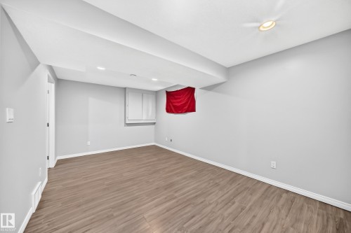 9333 103A Avenue Nw, Edmonton, AB 