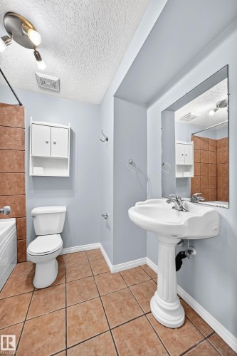 9333 103A Avenue Nw, Edmonton, AB 