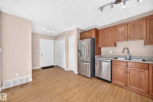 9333 103A Avenue Nw, Edmonton, AB 
