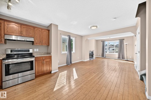 9333 103A Avenue Nw, Edmonton, AB 