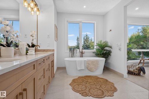 9615 99A Street Nw, Edmonton, AB 