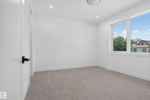 9615 99A Street Nw, Edmonton, AB 