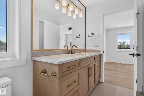 9615 99A Street Nw, Edmonton, AB 