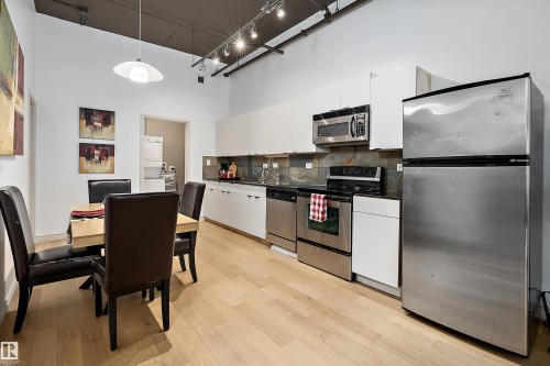 #908 10179 105 St Nw, Edmonton, AB - Indoor Photo Showing Kitchen