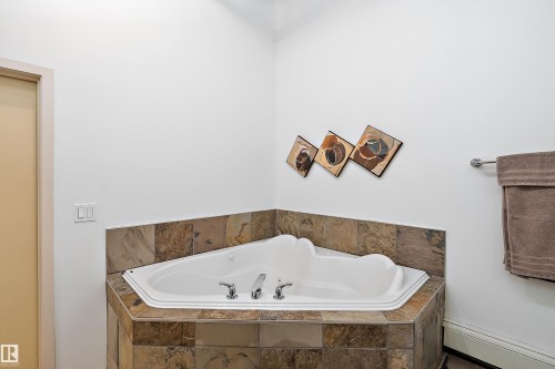 #908 10179 105 St Nw, Edmonton, AB - Indoor Photo Showing Bathroom