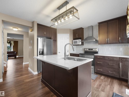 3122 30 Avenue Nw, Edmonton, AB 
