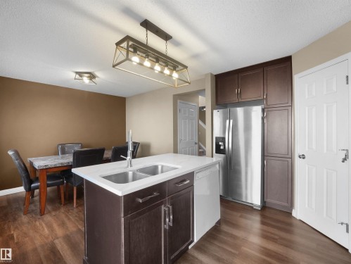 3122 30 Avenue Nw, Edmonton, AB 