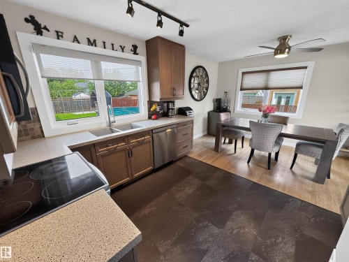 16046 95 Avenue Nw, Edmonton, AB 