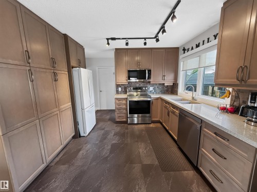 16046 95 Avenue Nw, Edmonton, AB 