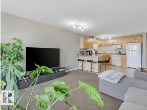 #312 5350 199 St Nw, Edmonton, AB - Indoor Photo Showing Living Room