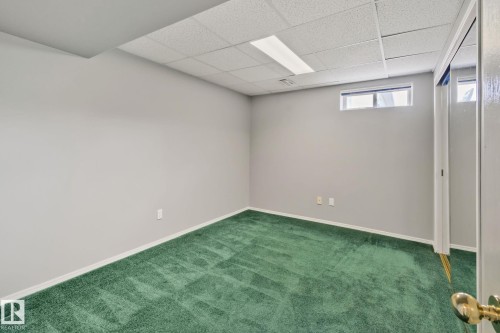 Recessed window, drop ceiling, wall-to-wall carpeting, mirrored closet doors, and flush-mounted ceiling light - 14724 73 Street Nw, Edmonton, AB 