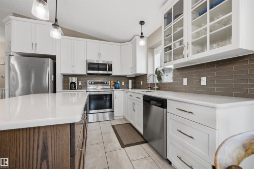 23 Highland Crescent, Sherwood Park, AB 