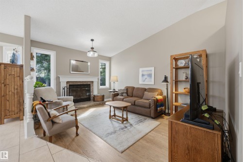 23 Highland Crescent, Sherwood Park, AB 