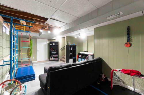 40 Greenwood Drive, Spruce Grove, AB 