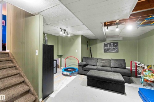 40 Greenwood Drive, Spruce Grove, AB 