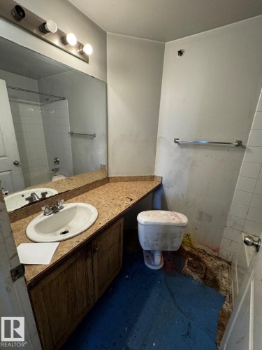 #428 2305 35A Av Nw, Edmonton, AB - Indoor Photo Showing Bathroom