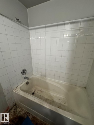 #428 2305 35A Av Nw, Edmonton, AB - Indoor Photo Showing Bathroom