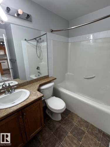 #428 2305 35A Av Nw, Edmonton, AB - Indoor Photo Showing Bathroom