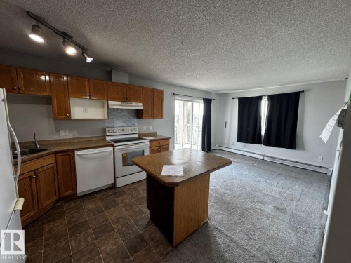 #428 2305 35A Av Nw, Edmonton, AB - Indoor Photo Showing Kitchen