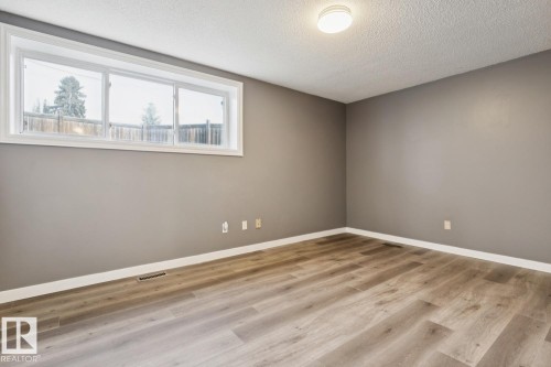 9312 151 Avenue Nw, Edmonton, AB 
