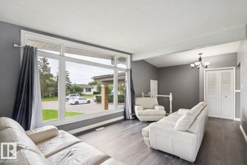 9312 151 Avenue Nw, Edmonton, AB 