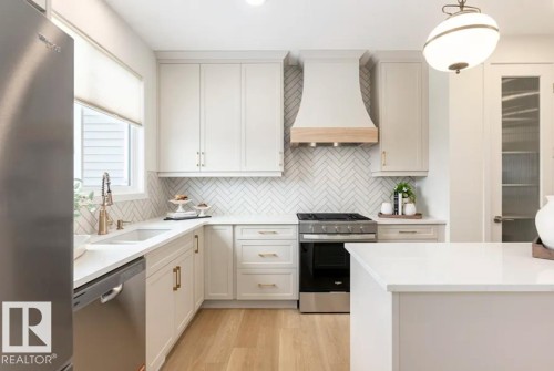 5611 Parc Reunis Way, Beaumont, AB - Indoor Photo Showing Kitchen With Upgraded Kitchen