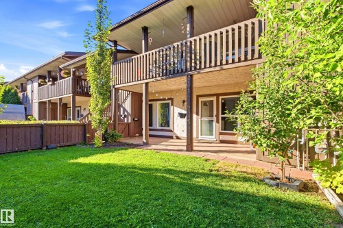 Expansive rear lawn with mature trees and a fenced perimeter - 258 Surrey Gardens Nw, Edmonton, AB 