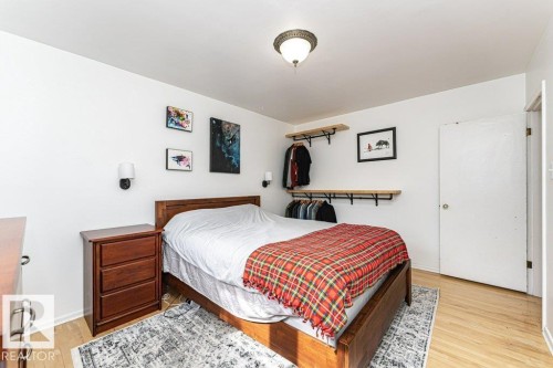 Hardwood flooring, ceiling-mounted light fixture, wall-mounted light fixtures, built-in open shelving with hanging rods - 10507 67 Avenue Nw, Edmonton, AB 