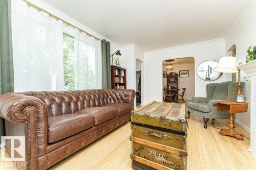 Hardwood-style flooring throughout - 10507 67 Avenue Nw, Edmonton, AB 