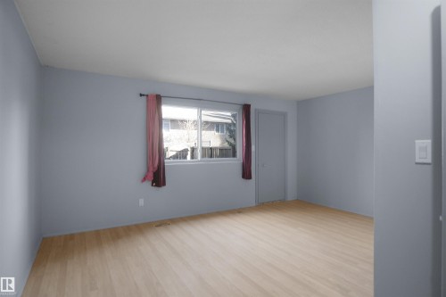 887 Abbottsfield Road Nw, Edmonton, AB - Indoor Photo Showing Other Room