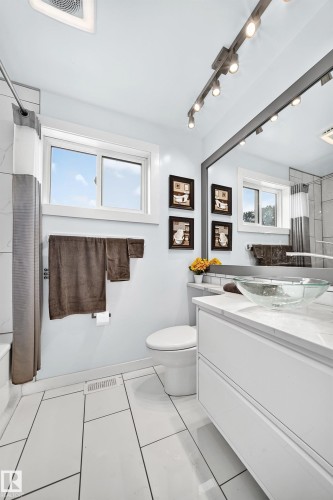 Garden Suite Bathroom - 12045 64 Street Nw, Edmonton, AB 
