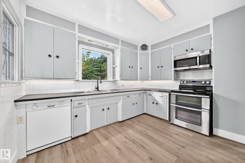 Fresh Kitchen in House - 12045 64 Street Nw, Edmonton, AB 