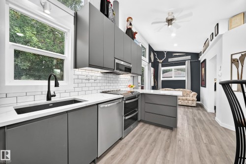 Bright Open Kitchen - Garden Suite - 12045 64 Street Nw, Edmonton, AB 