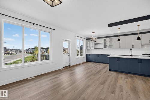 Open-concept living space with wood-finish flooring - 22 Sydwyck Circle, Spruce Grove, AB 