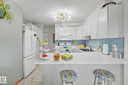 #302 224 Church Rd, Spruce Grove, AB - Indoor Photo Showing Kitchen With Double Sink