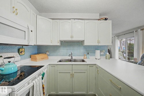 #302 224 Church Rd, Spruce Grove, AB - Indoor Photo Showing Kitchen With Double Sink