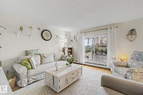 #302 224 Church Rd, Spruce Grove, AB - Indoor Photo Showing Living Room