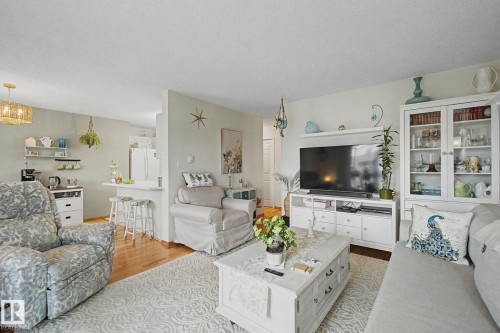 #302 224 Church Rd, Spruce Grove, AB - Indoor Photo Showing Living Room