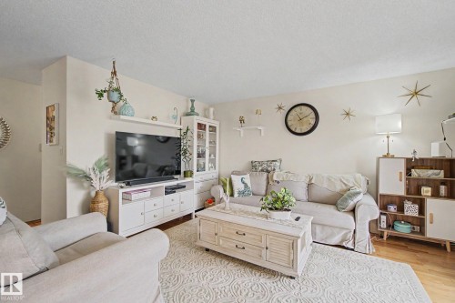 #302 224 Church Rd, Spruce Grove, AB - Indoor Photo Showing Living Room