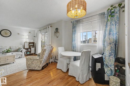 #302 224 Church Rd, Spruce Grove, AB - Indoor Photo Showing Living Room