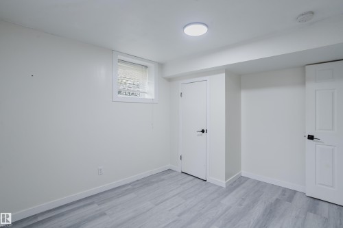 Recessed window with privacy blinds - 11134 11138 116 Street Nw, Edmonton, AB 