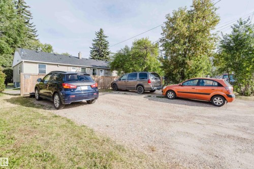 Gravel driveway with abundant off-street parking - 11134 11138 116 Street Nw, Edmonton, AB 