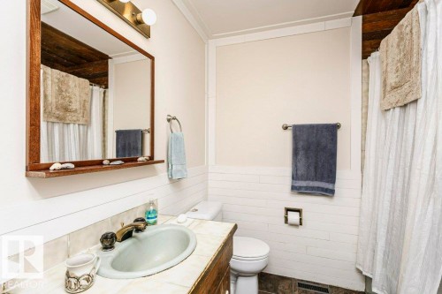 10968 35 Avenue Nw, Edmonton, AB - Indoor Photo Showing Bathroom
