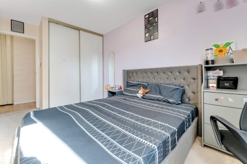 Sliding closet doors, light-colored wall paint, and overhead lighting - #101 49 Akins Dr, St. Albert, AB 