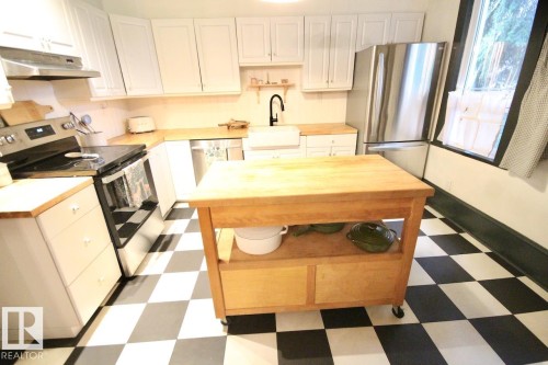 9330 107 Avenue Nw, Edmonton, AB 