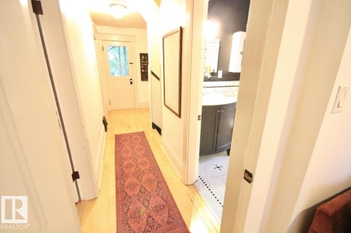 9330 107 Avenue Nw, Edmonton, AB 